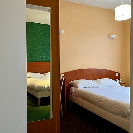 ホテル Logis Saint Louis La Suze-sur-Sarthe エクステリア 写真