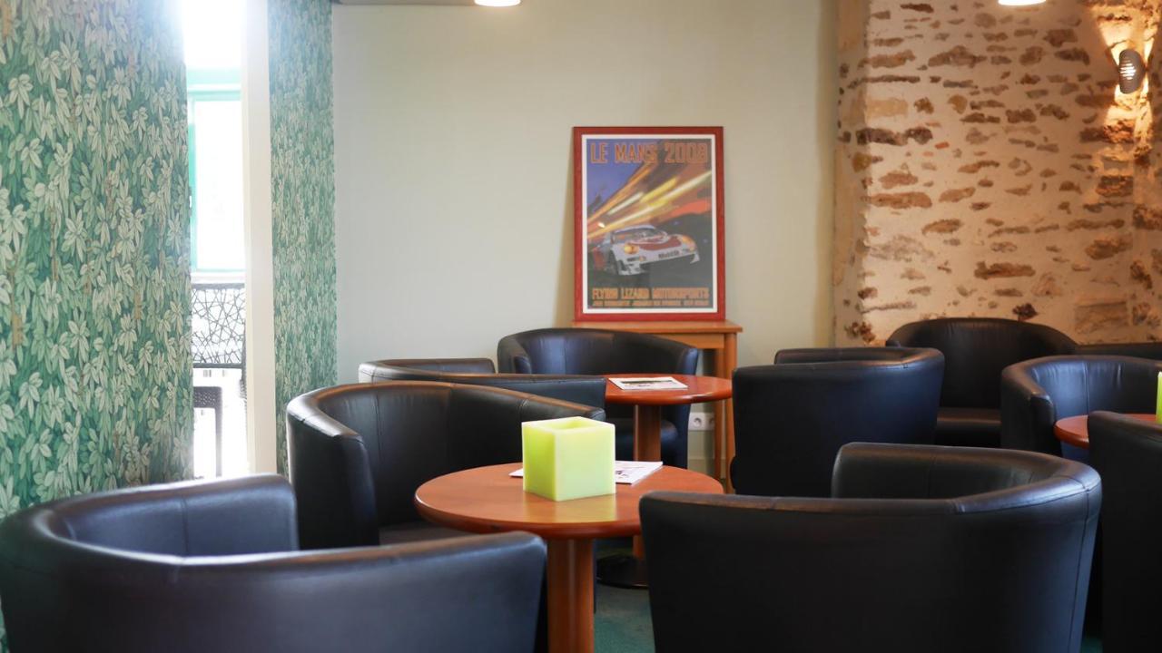 ホテル Logis Saint Louis La Suze-sur-Sarthe エクステリア 写真