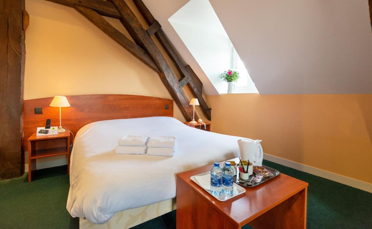 ホテル Logis Saint Louis La Suze-sur-Sarthe エクステリア 写真